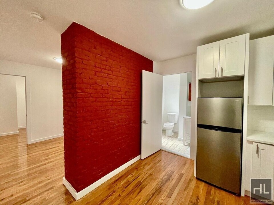 YORK AVENUE in New York, NY - Building Photo
