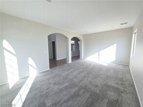 9102 W Brilliant Prairie Ct in Las Vegas, NV - Building Photo - Building Photo
