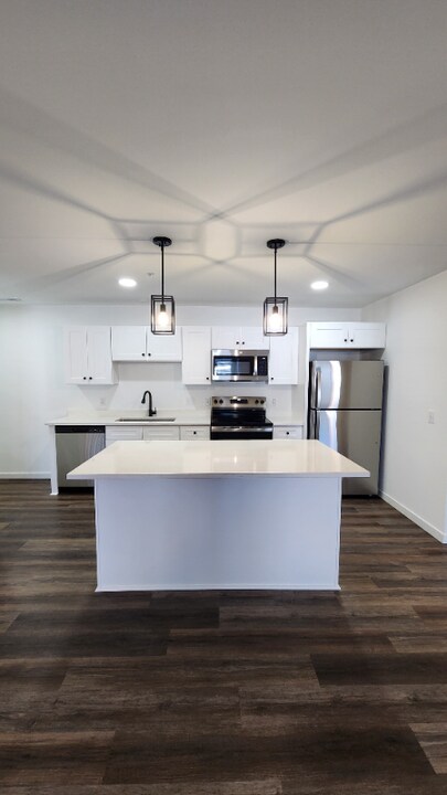 865-851 Arthur Dr in Milton, WI - Building Photo