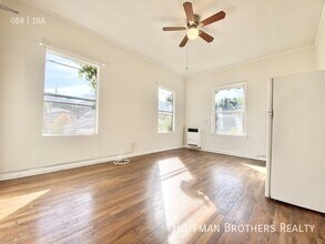 836 Sanborn Ave, Unit 322 in Los Angeles, CA - Foto de edificio - Building Photo