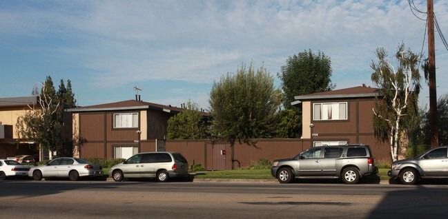 7733-7739 Laurel Canyon Blvd in North Hollywood, CA - Foto de edificio - Building Photo