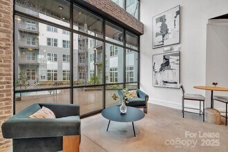 2020 W Morehead St, Unit 5G in Charlotte, NC - Building Photo - Building Photo