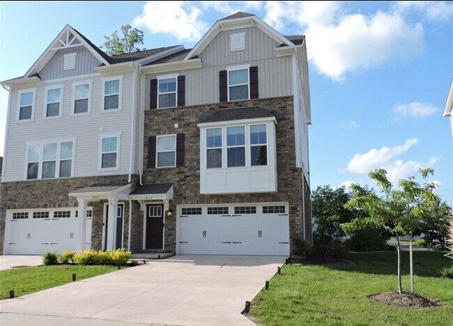 1437 Chenin Run in Avon, OH - Building Photo - Building Photo