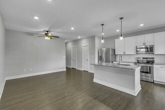 140 Cox St in Travelers Rest, SC - Building Photo - Building Photo