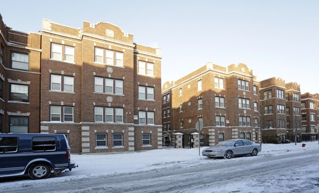 7028 S Clyde Chicago, IL 60649 in Chicago, IL - Building Photo - Building Photo