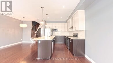 617 Sunburst St in Ottawa, ON - Building Photo - Building Photo
