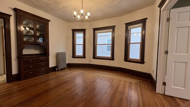 75 Pearson Rd, Unit 1 in Somerville, MA - Foto de edificio - Building Photo