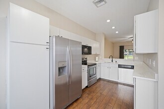 18505 Pebble Lake Ct in Tampa, FL - Building Photo - Building Photo