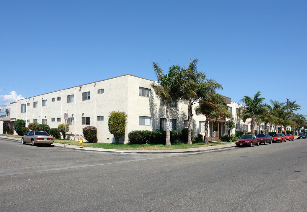 Cuesta Del Mar Apartments in Oxnard, CA - Building Photo