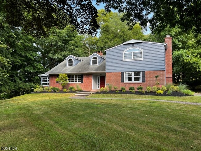 56 Grandview Pl in Caldwell, NJ - Building Photo - Building Photo