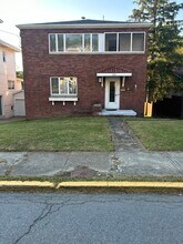 324 S High St, Unit High street apartment in Morgantown, WV - Building Photo - Building Photo