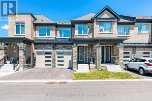 6 Brofarm Ln in Whitchurch-Stouffville, ON - Building Photo