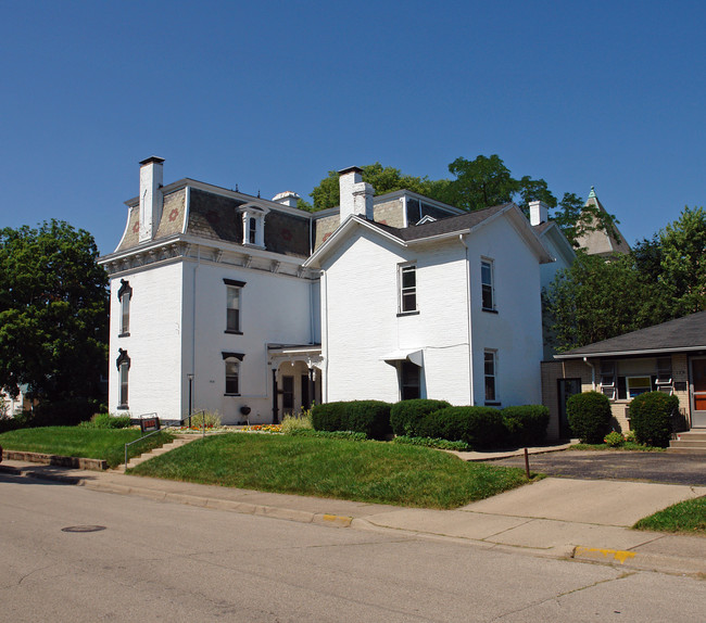 217 E Linden Ave in Miamisburg, OH - Foto de edificio - Building Photo