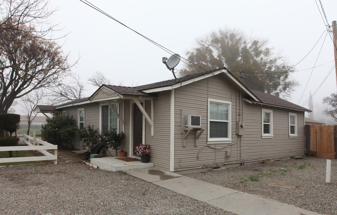 801-807 Chestnut St in Turlock, CA - Building Photo