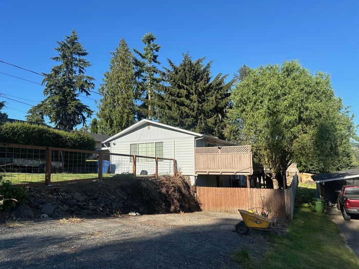 143 North St in Longview, WA - Building Photo