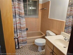 29144 Lund Ave in Warren, MI - Foto de edificio - Building Photo