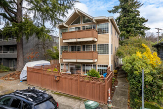 4728 40th Ave NE in Seattle, WA - Building Photo - Primary Photo