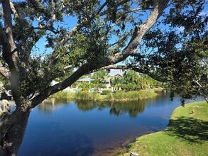 115 112th Ave NE in St. Petersburg, FL - Foto de edificio - Building Photo