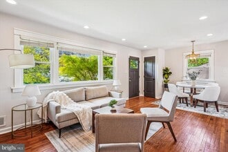 1021 Maple Ave in Rockville, MD - Building Photo - Building Photo