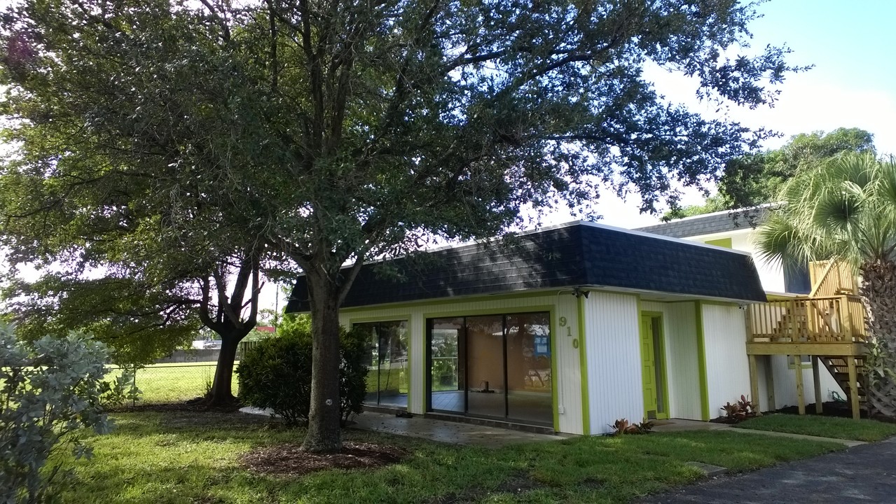 910 NE 7th Ave in Delray Beach, FL - Building Photo