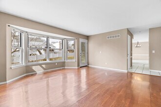 513 River Bend Estates Dr in St. Charles, MO - Foto de edificio - Building Photo