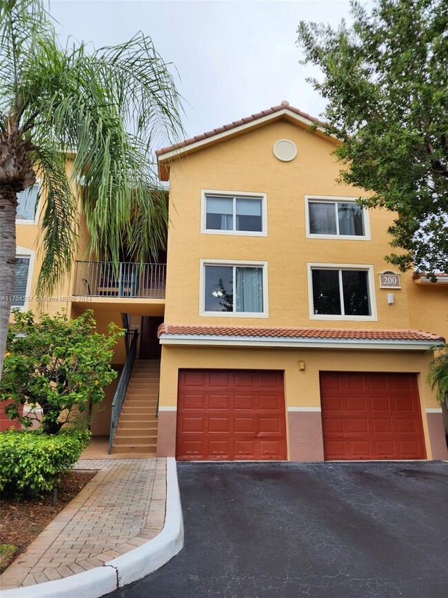 200 Scotia Dr in Hypoluxo, FL - Foto de edificio - Building Photo