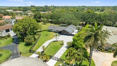 5020 Hawkhurst Ave in Southwest Ranches, FL - Building Photo - Building Photo