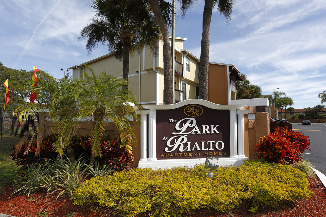 Park at Rialto in Tampa, FL - Foto de edificio