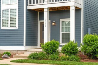 2006 French Bayou Ln in Hendersonville, TN - Foto de edificio - Building Photo