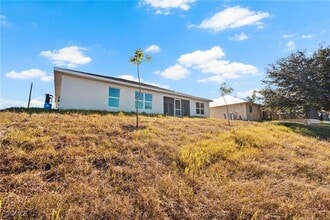 3078 NW 4th Pl in Cape Coral, FL - Building Photo - Building Photo