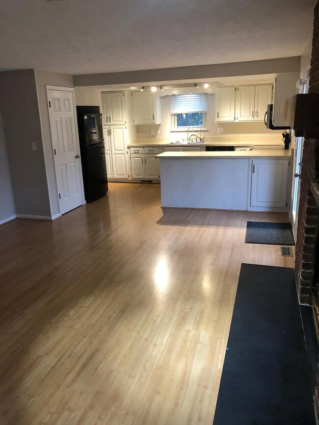 2481 E Rahn Rd in Dayton, OH - Building Photo - Building Photo