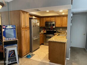 1820 E Morten Ave-Unit -214 in Phoenix, AZ - Building Photo - Building Photo