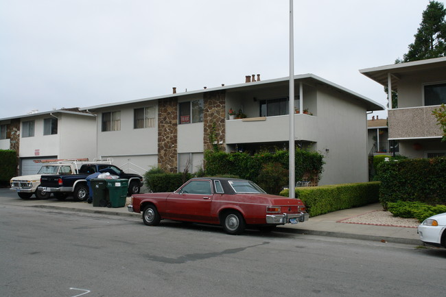 417 Studio Cir in San Mateo, CA - Foto de edificio - Building Photo