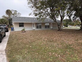 125 SE Millwood Terrace in Stuart, FL - Building Photo