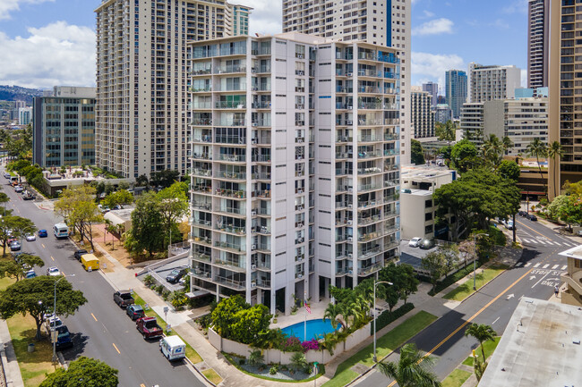 Marina Towers in Honolulu, HI - Building Photo - Building Photo