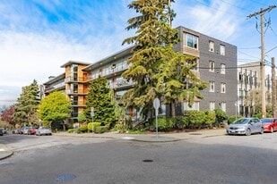 700 E Mercer in Seattle, WA - Building Photo