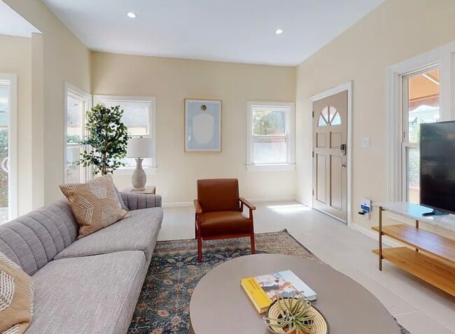 property at 722 N Kilkea Dr