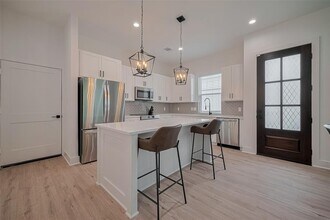 1111 Bruno Pl in Houston, TX - Building Photo - Building Photo