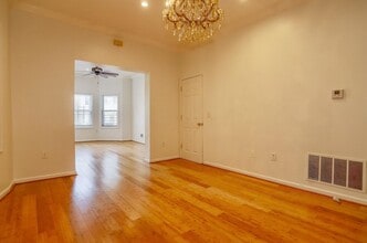 221 Claremont Ave in Jersey City, NJ - Building Photo - Building Photo