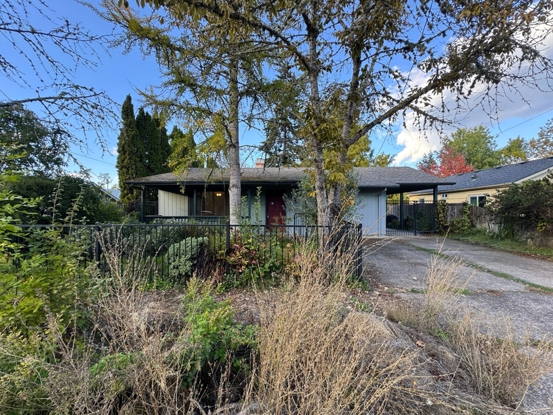 1105 W 27th Ave in Eugene, OR - Building Photo