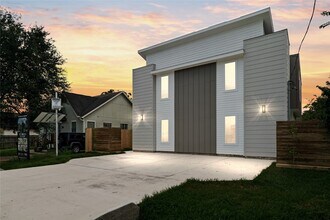 8205 Parnell St in Houston, TX - Foto de edificio - Building Photo