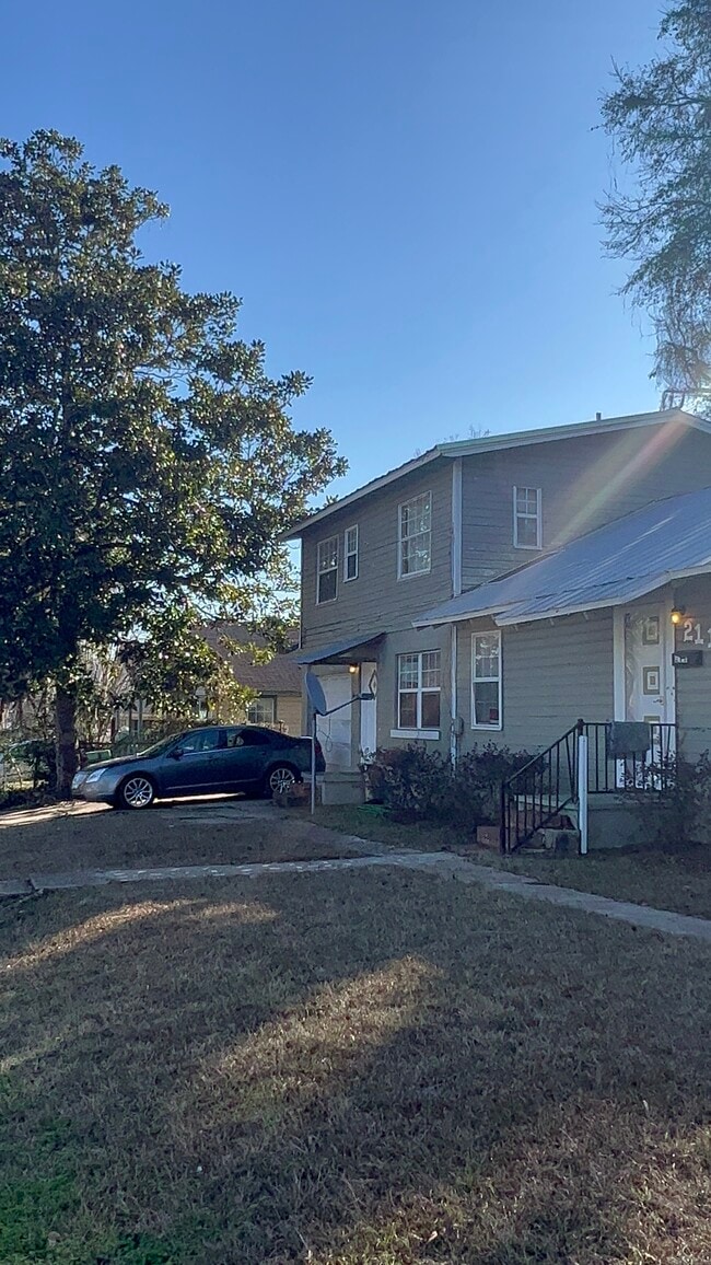 211 Jakes & Patterson St in Tallahassee, FL - Building Photo - Building Photo