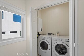 1409 N Hobart Blvd-Unit -103 in Los Angeles, CA - Building Photo - Building Photo