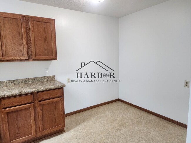 110 2nd Ave NE-Unit -110 - 303 in Hayfield, MN - Building Photo - Building Photo