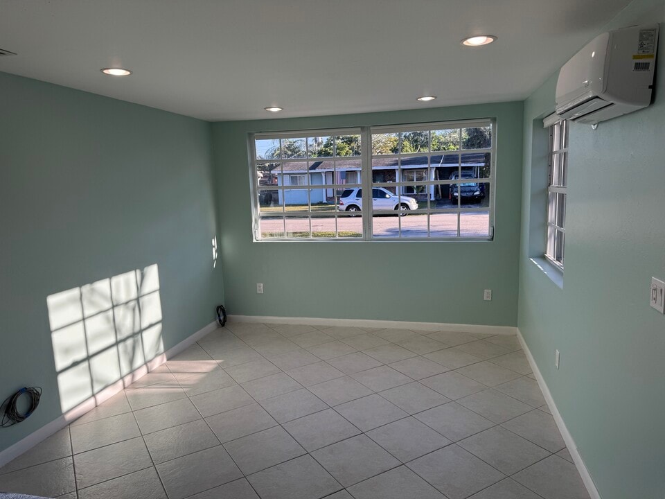 3235 SW 23rd St, Unit B in Fort Lauderdale, FL - Building Photo