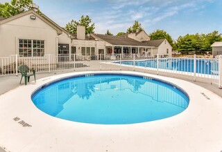 Royal Oaks and East Gardens in Monmouth Junction, NJ - Building Photo - Building Photo