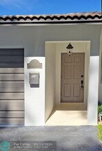 2591 SE 15th St in Pompano Beach, FL - Foto de edificio - Building Photo