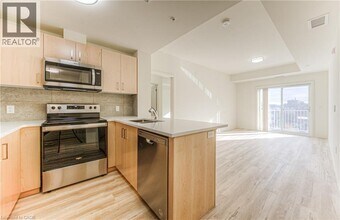 301 Westmount Rd W in Kitchener, ON - Building Photo - Building Photo