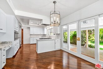 374 Homewood Rd in Los Angeles, CA - Building Photo - Building Photo