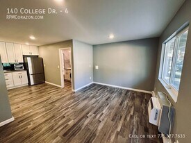 140 College Dr in Reno, NV - Building Photo